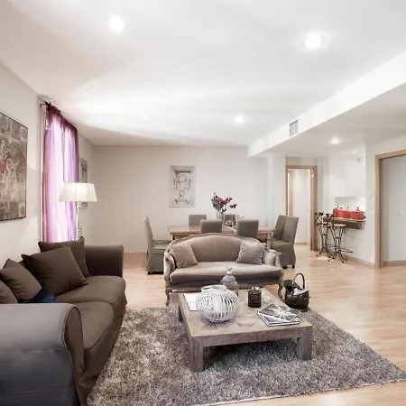 Style Center Deluxe 3 Bedroom Apart 6+