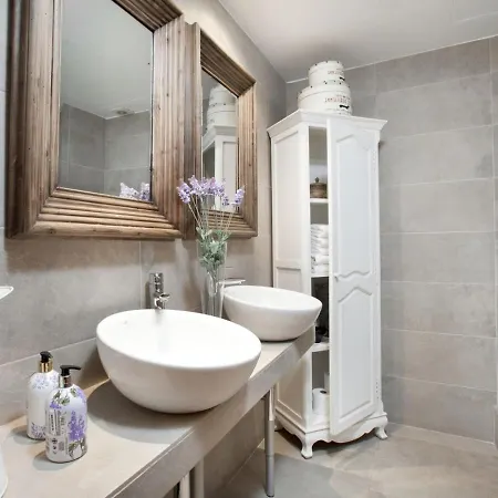 Style Center Deluxe 3 Bedroom Apart 6+ * Paris
