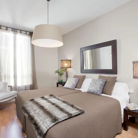 Style Center Deluxe 3 Bedroom Apart 6+ Apartment
